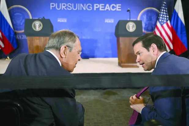 وزيرا الخارجية الأميركي ماركو روبيو والروسي سيرغي لافروف قبيل مؤتمر ترمب وبوتين الصحافي يوم 15 أغسطس (أ.ف.ب)