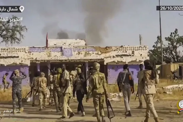 Sudan'ın el-Faşir sokaklarında silahlı HDK üyeleri (HDK’nın Telegram hesabı/AFP)