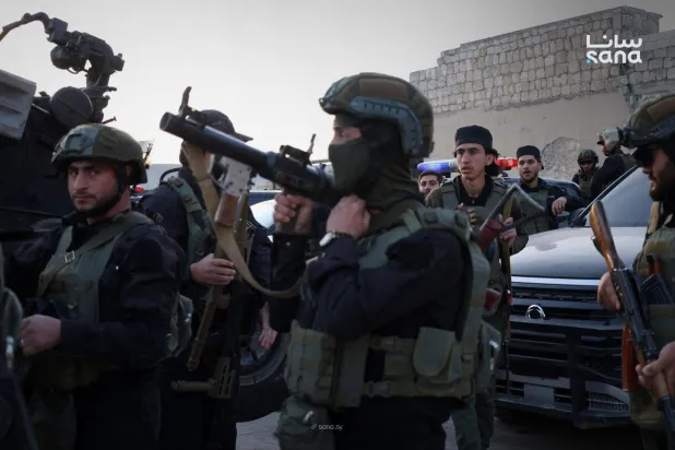 عناصر «الداخلية السورية» خلال الحملة الأمنية ضد تنظيم «داعش» (سانا)