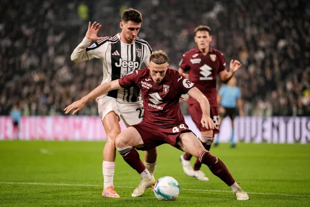 يوفنتوس اكتفى بالتعادل مع تورينو (أ.ب) 