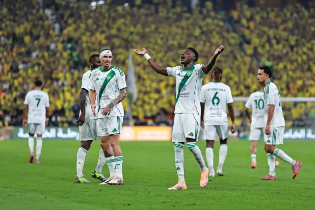 فرحة أهلاوية كبيرة بالانتصار بالديربي (تصوير: محمد المانع)