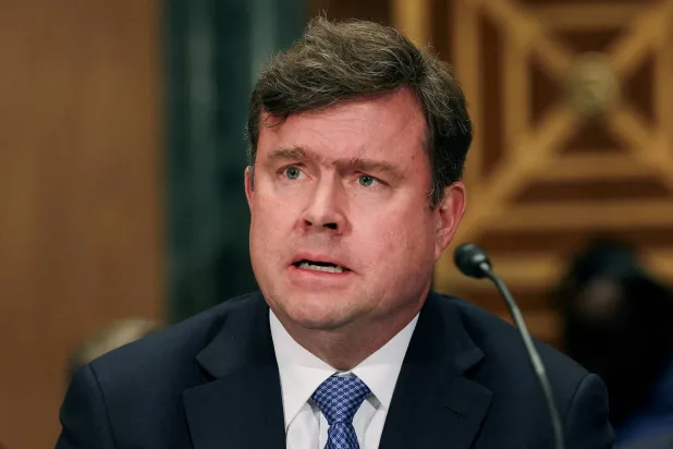 جون هيرلي وكيل وزارة الخزانة الأميركية لشؤون الإرهاب والاستخبارات المالية (رويترز)