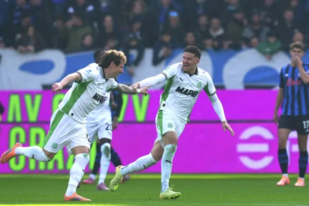 لقن ساسولو مضيفه أتالانتا درساً قاسياً وفاز عليه 3 - صفر (أ.ب)