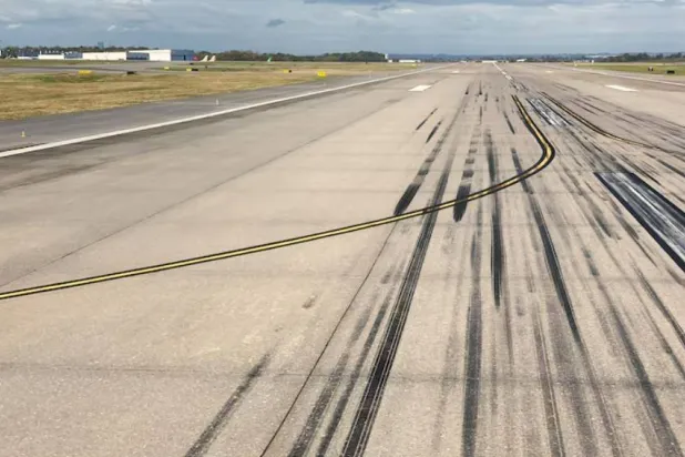 مطار البصرة الدولي شهد اليوم هبوط 9 طائرات كويتية اضطرارياً (أرشيفية - رويترز)