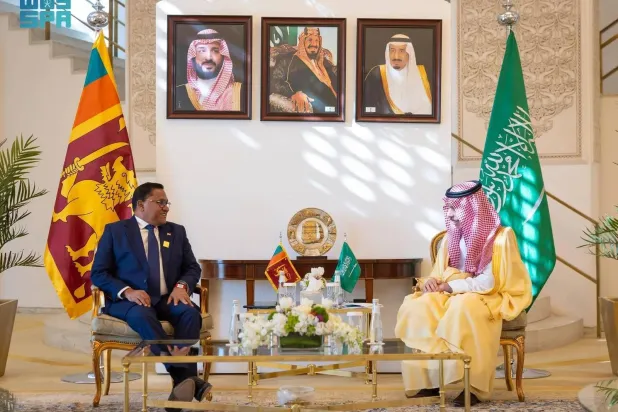 Saudi Minister of Foreign Affairs Prince Faisal bin Farhan bin Abdullah and his Sri Lankan counterpart Vijitha Herath meet in Riyadh on Sunday. (SPA)