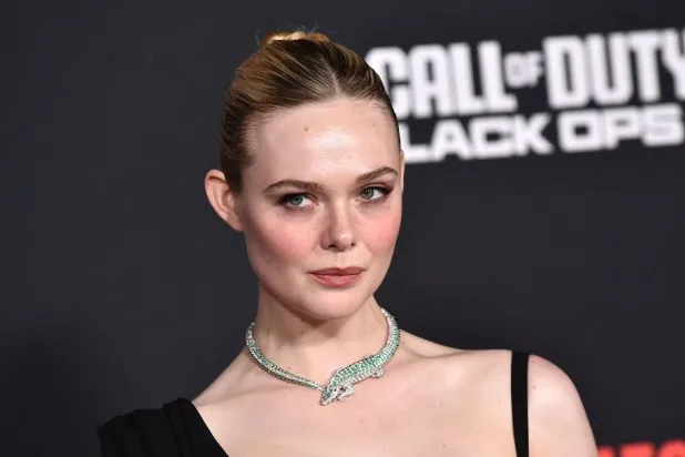  US actress Elle Fanning attends the world premiere of 20th Century Studio's "Predator: Badlands" at the TCL Chinese theatre in Los Angeles on November 3, 2025. (AFP) 