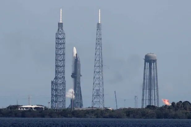  A Blue Origin New Glenn rocket is fueled for launch with NASA's EscaPADE mission, carrying two satellites to orbit Mars, from the Cape Canaveral Space Force Station in Cape Canaveral, Florida, US, November 9, 2025. (Reuters)