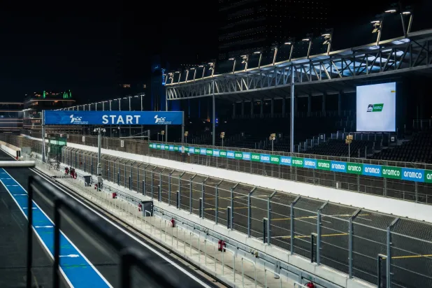 حلبة كورنيش جدة تستعد لاستقبال بطولة «الفورمولا 4» (الاتحاد السعودي للسيارات)