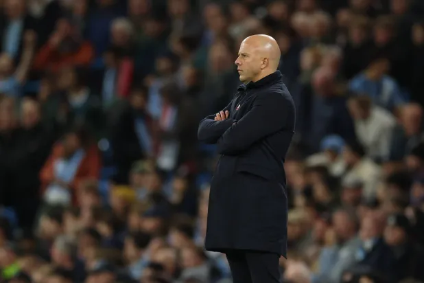 الهولندي أرني سلوت المدير الفني لفريق ليفربول (إ.ب.أ)