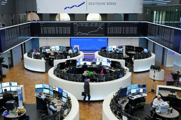 رسم بياني لمؤشر أسعار الأسهم الألماني «داكس» ببورصة فرنكفورت (رويترز)