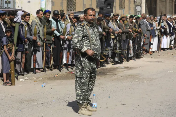 أغلبية الموارد المالية الخاضعة للحوثيين تذهب لأعمال التعبئة والحشد والدعاية (إ.ب.أ)