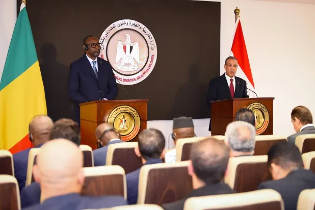 وزير الخارجية المصري بدر عبد العاطي خلال استقبال نظيره المالي عبد الله ديوب بالقاهرة في ديسمبر الماضي (الخارجية المصرية)