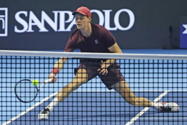 الإيطالي يانيك سينر يتألق في تورينو (د.ب.أ)