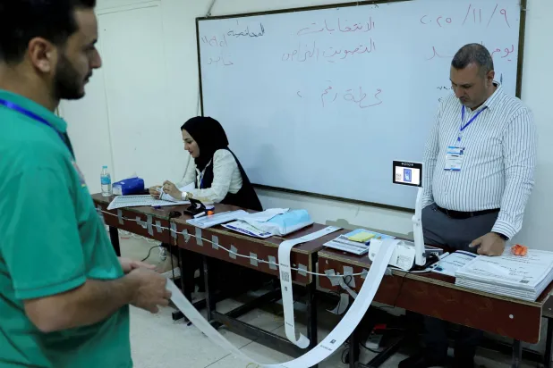 يتنافس أكثر من 7740 مرشحا ثلثهم تقريبا من النساء، على 329 مقعدا برلمانيا (رويترز)