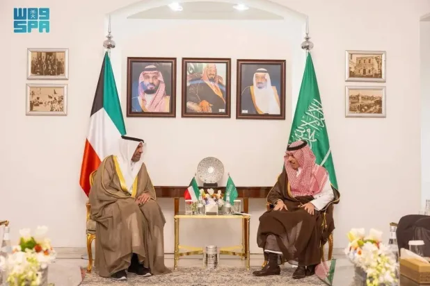 Saudi Minister of Foreign Affairs Prince Faisal bin Farhan bin Abdullah and Kuwaiti Minister of Foreign Affairs Abdullah Ali Al-Yahya meet in Riyadh on Monday. (SPA)