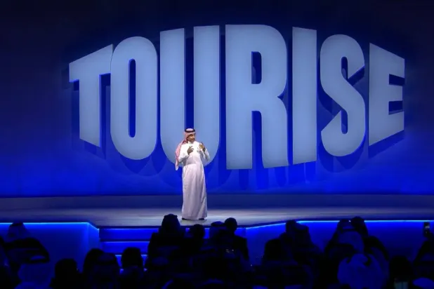 وزير السياحة السعودي أحمد الخطيب في «تورايز 2025»... (الشرق الأوسط)