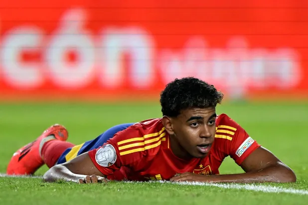 يغيب نجم برشلونة لامين جمال عن مباراتَي المنتخب الإسباني الأخيرتين في تصفيات مونديال (رويترز)