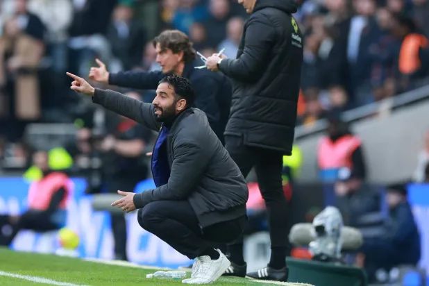 روبن أموريم أكمل عامه الأول في تدريب مان يونايتد (إ.ب.أ)