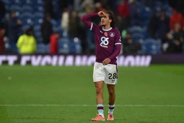 لاعب بيرنلي الدولي التونسي حنبعل المجبري (أ.ف.ب)