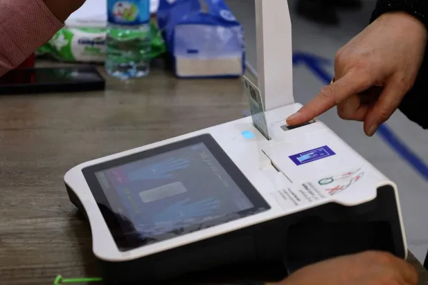 کمیساریای انتخابات عراق: افزایش مشارکت در مناطق روستایی پس از رفع مشکل اثرانگشت