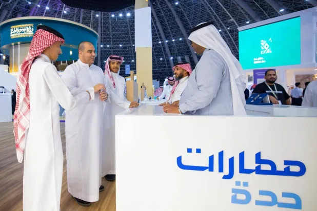 تُقدِّم «مطارات جدة» خلاصة ابتكاراتها في إدارة الحشود وتيسير تنقل ضيوف الرحمن (الشرق الأوسط)