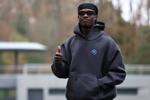 إدواردو كامافينغا في مركز تدريب منتخب فرنسا (أ.ف.ب) 