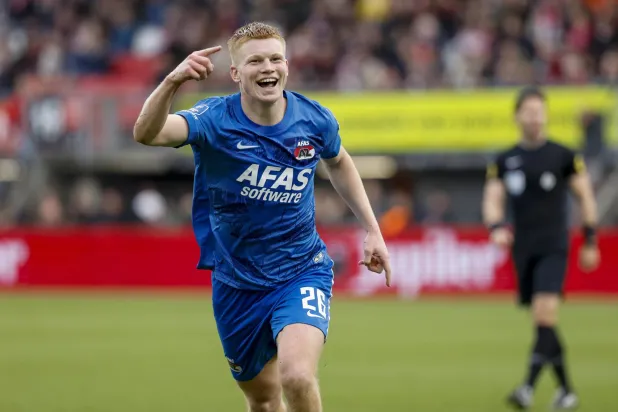 كيس سميت لاعب وسط ألكمار (إ.ب.أ) 