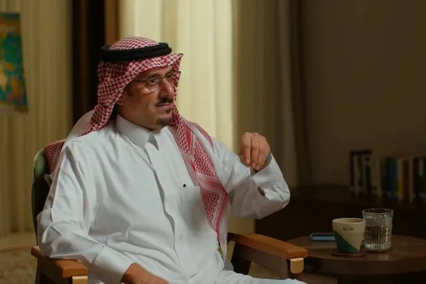 نواف بن سعد خلال حديثه لبودكاست «سقراط» (الشرق الأوسط)