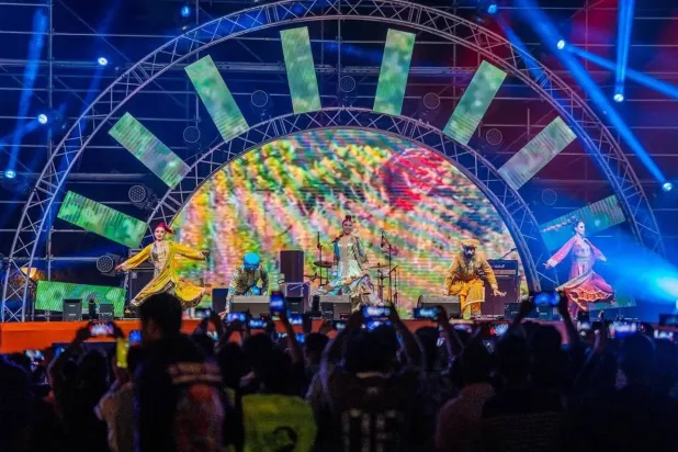 عروض ثقافية وفنية متنوّعة شهدها اليوم الأول من الفعالية (واس)