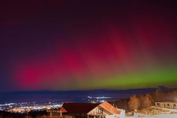 The Aurora Australis, also known as the southern lights, glow on the horizon as seen from Ushuaia, Tierra del Fuego, Argentina, May 10, 2024. (AFP)