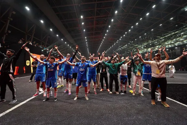 يتأهل «دي آر 7» و«إف دبليو زد» إلى النهائي الكبير الذي سيُقام مساء الجمعة 14 نوفمبر (الشرق الأوسط)