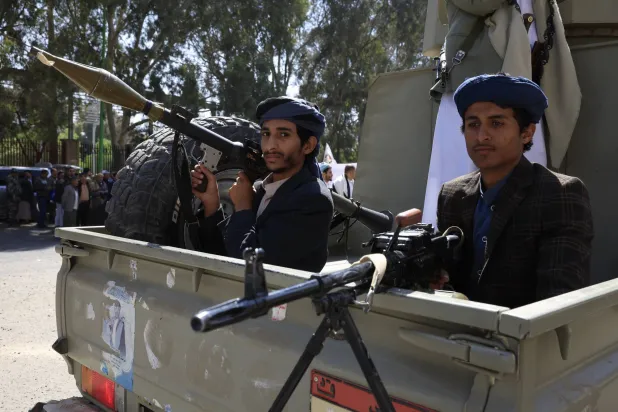 زعيم الحوثيين اعترف بتعبئة وتجنيد أكثر من مليون عنصر في مناطق سيطرته خلال عامين (إ.ب.أ)