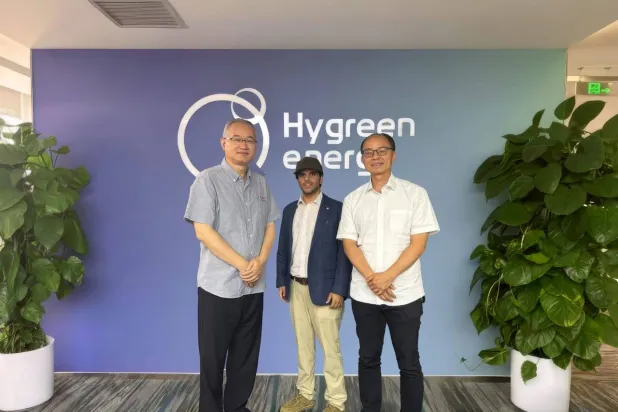 ممثلو الشركات خلال إعلان التأسيس (الشرق الأوسط)