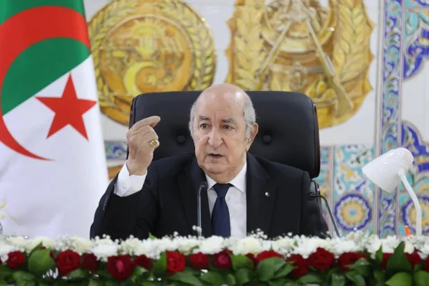 الرئيس الجزائري عبد المجيد تبون يلقي خطاباً في وزارة الدفاع 9 أكتوبر الماضي (الرئاسة)