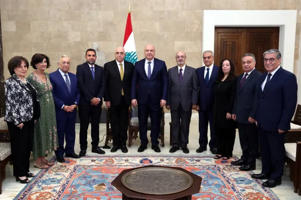 الرئيس اللبناني مستقبلاً وفد نقابة المحررين (رئاسة الجمهورية)