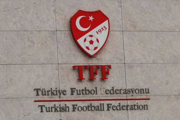 مؤتمر للاتحاد التركي لكرة القدم في إسطنبول (رويترز)