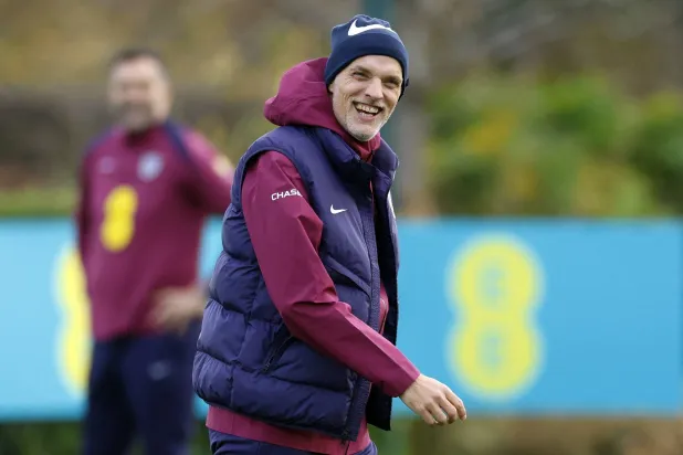 المدير الفني لمنتخب إنجلترا توماس توخيل خلال حصة تدريبية (رويترز)