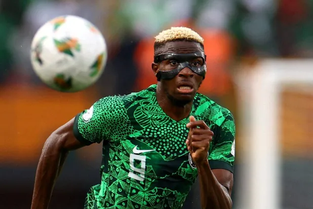 لاعب نيجيريا فيكتور أوسيمهين (رويترز)