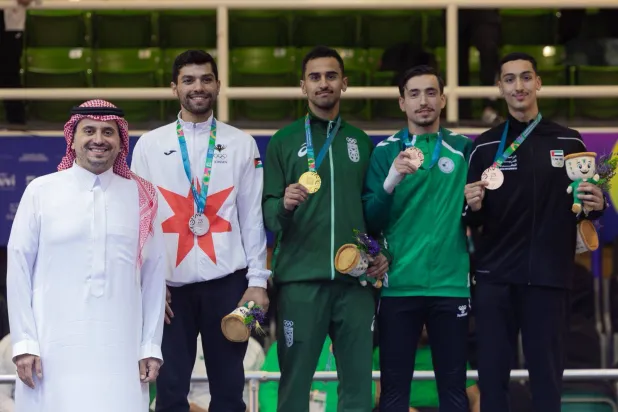 بن جلوي مع الفائزين (الأولمبية السعودية)