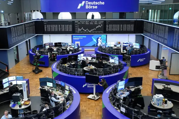 رسم بياني لمؤشر أسعار الأسهم الألماني «داكس» في بورصة فرانكفورت (رويترز)