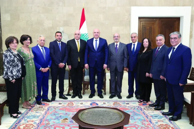 
الرئيس اللبناني مستقبلاً وفد نقابة المحررين (رئاسة الجمهورية)