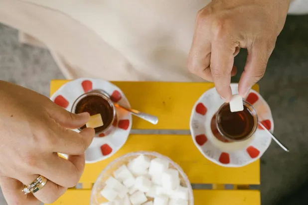 8 محليات طبيعية تخفض السكر وتدعم صحة القلب والأمعاء