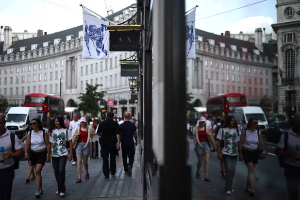 (FILES) Shoppers walk along Regent Street in London on August 15, 2025. (Photo by HENRY NICHOLLS / AFP)