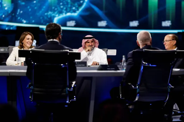 محافظ «صندوق الاستثمارات العامة» ياسر الرميان خلال جلسة حوارية في مؤتمر «مبادرة مستقبل الاستثمار» في الرياض (رويترز)