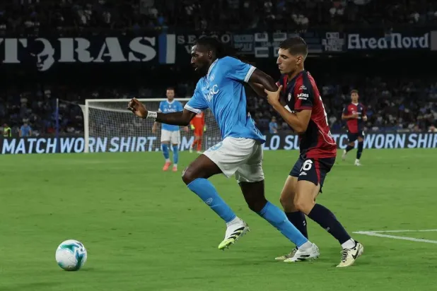 الكاميروني فرنك أنجيسا (رويترز)