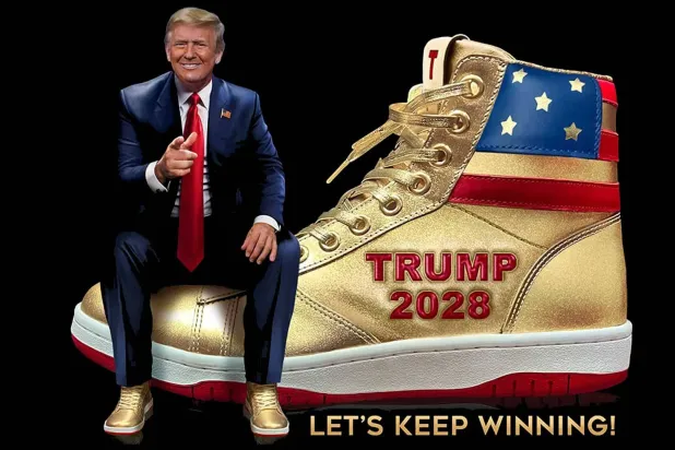 أحدث طراز أحذية رياضية من توقيع ترمب (متجر ترمب الإلكتروني)