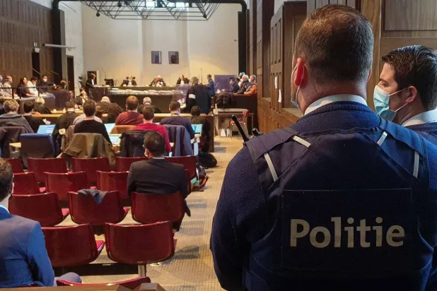 عنصران من الشرطة في محكمة ببلجيكا (أرشيفية - رويترز)