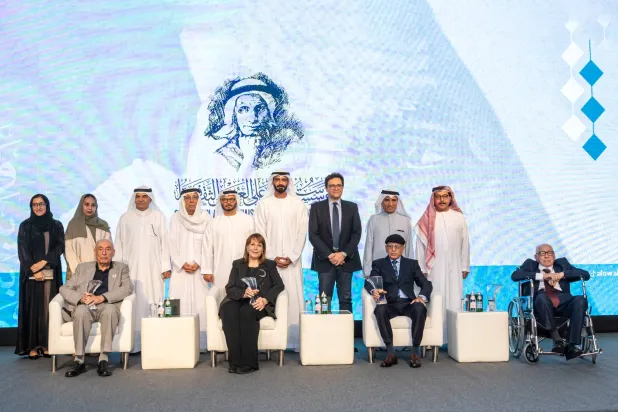 مجلس أمناء مؤسسة سلطان بن علي العويس الثقافية والفائزين بالدورة الـ19 للجائزة (الشرق الأوسط)