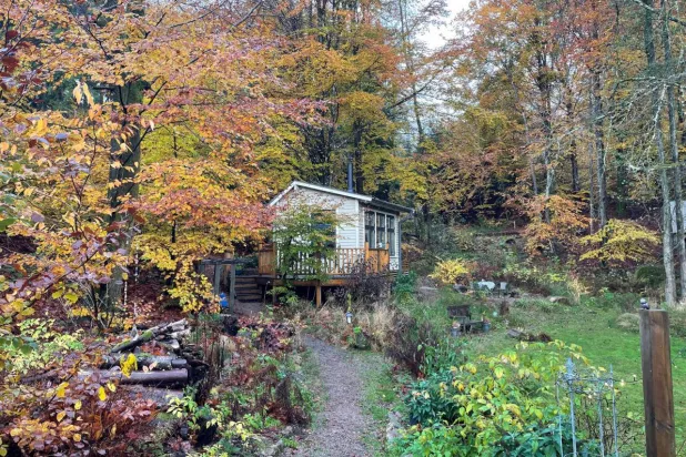 Couples had to spend four days in a cabin and not make noise over 45 decibels. Camille BAS-WOHLERT / AFP

