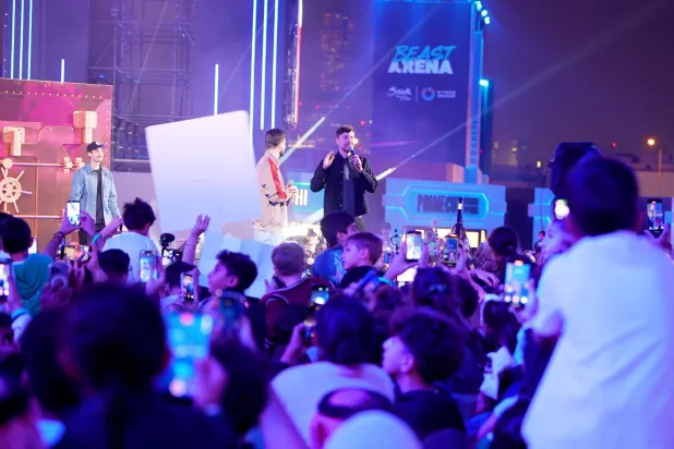 تفاعل جماهيري واسع خلال ظهور صانع المحتوى الشهير «مستر بيست» (تصوير: تركي العقيلي)